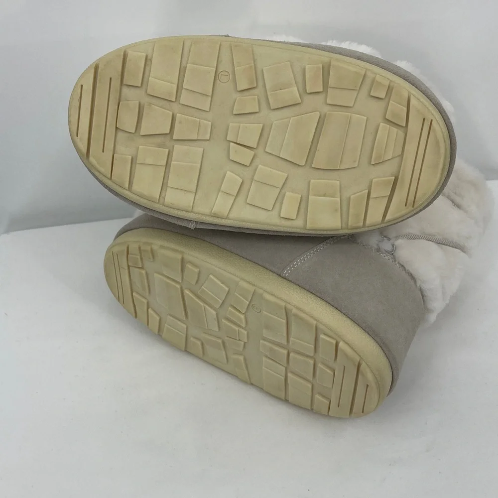 STEVE MADDEN PLATFORM Cozy White and Cream Women's Winter Boots SIZE 6/7